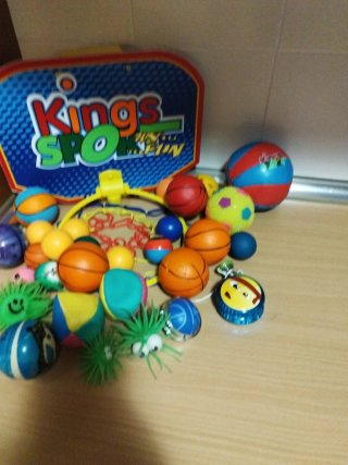 Set di palloni e cesto da basket