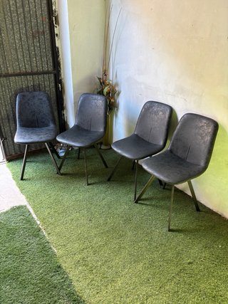 Mesa redonda con 4 sillas