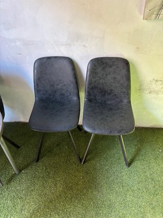 Mesa redonda con 4 sillas