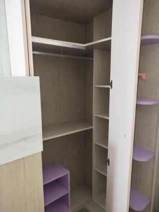 Armario Ros esquinero puertas rosa y lila