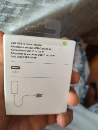 Lote iPhone 14 con accessori