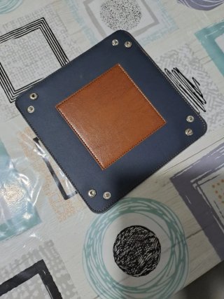 Svuotatasche in pelle sintetica blu e marrone