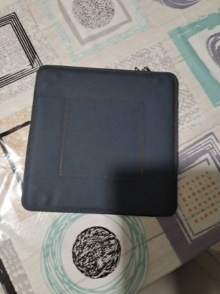 Svuotatasche in pelle sintetica blu e marrone