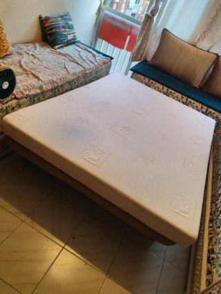 Cama con colchón