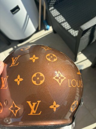 Casco personalizzato Louis Vuitton