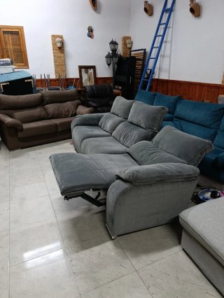 Sillón eléctrico gris y turquesa