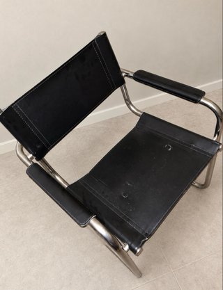 Poltrona a sbalzo stile Bauhaus pelle