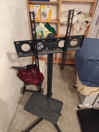 2 Soportes TV con ruedas Valberg