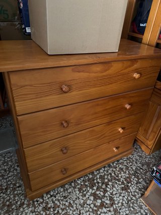 Cómoda de madera con cajones grandes