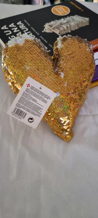 Cojín corazón lentejuelas dorado y blanco
