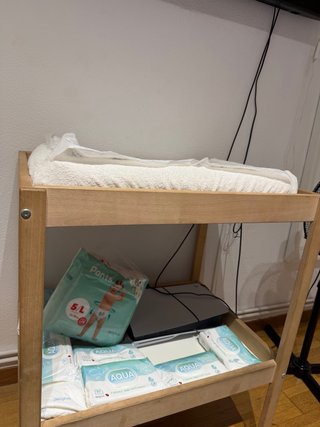 Cambiador de bebé de madera