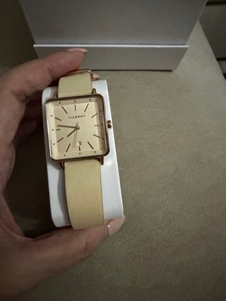 Reloj Viceroy Cuadrado Beige y Oro Rosa.