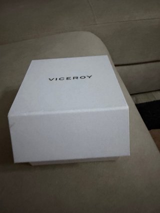 Reloj Viceroy Cuadrado Beige y Oro Rosa.