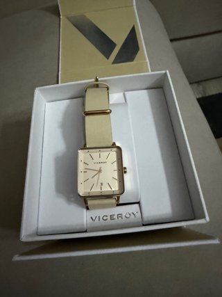 Reloj Viceroy Cuadrado Beige y Oro Rosa.