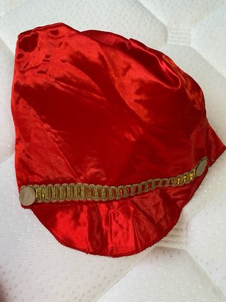 Disfraz domadora circo rojo y dorado, con 2 gorros