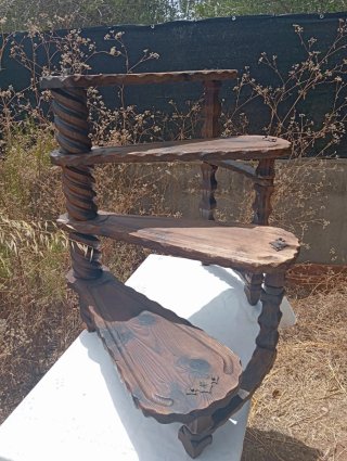 Escalera caracol biblioteca madera vintage