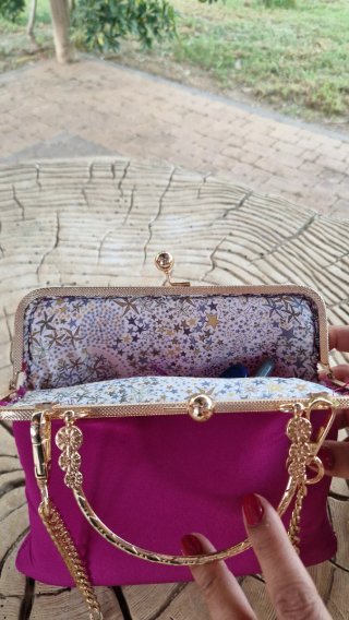 Bolso de mano bordado a mano