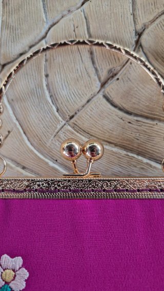 Bolso de mano bordado a mano