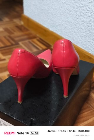 Zapatos de salón rojos Mango