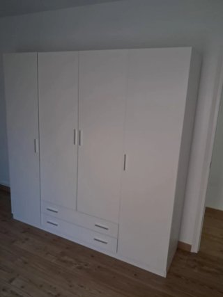 Armario blanco de madera