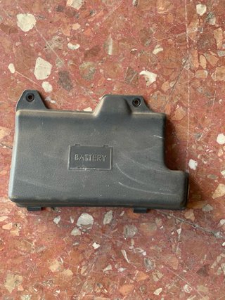 Tapa Batería Piaggio Zip 50 4T