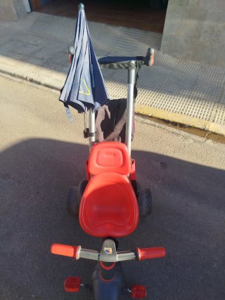 Triciclo infantil con capota y bolsa