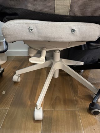 Silla de oficina Ikea gris con ruedas