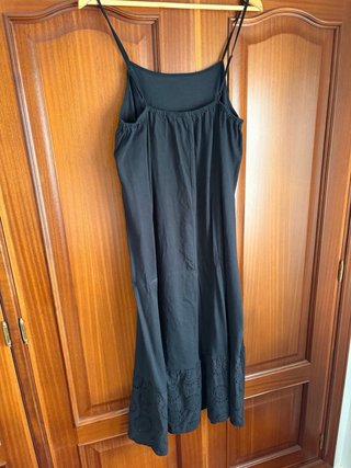 Vestido negro con detalles