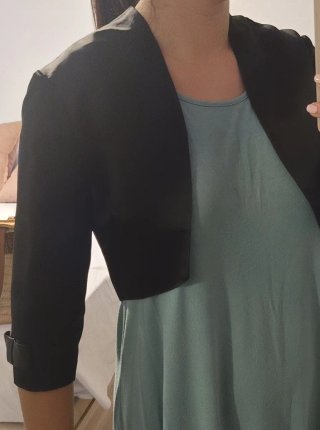 Torera negra elegante