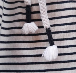 Confezione di 2 vestiti per bambina a righe e stampati