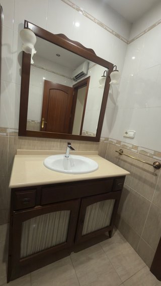 Mueble de baño madera maciza con espejo