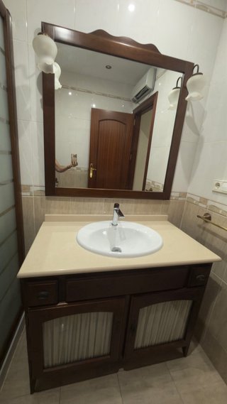 Mueble de baño madera maciza con espejo