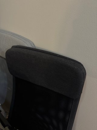 Silla de oficina gris oscuro Ikea con ruedas