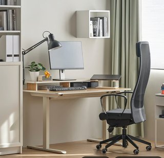 Silla de oficina gris oscuro Ikea con ruedas