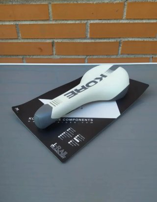 Sillín KORE Torsion T-Raíl I-Beam Big Nose. NUEVO.
