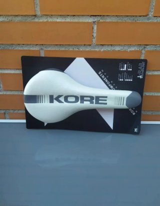 Sillín KORE Torsion T-Raíl I-Beam Big Nose. NUEVO.