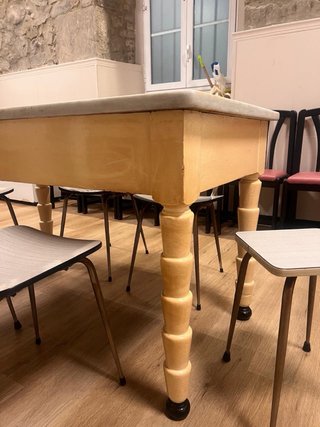 Mesa vintage y 6 sillas