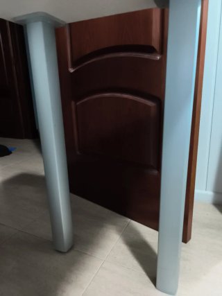 Escritorio blanco y azul