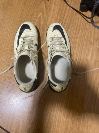 Zapatos de fútbol Nike Beige/Negro
