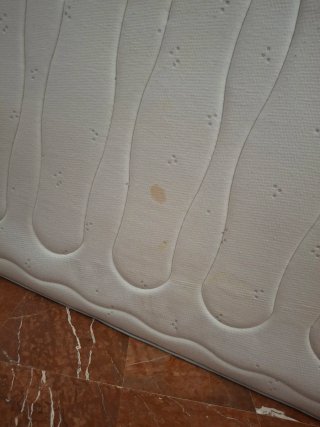 En Carmona y alrededores. Base y colchón 135 cm