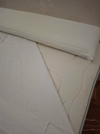 En Carmona y alrededores. Base y colchón 135 cm