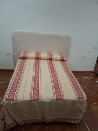 En Carmona y alrededores. Base y colchón 135 cm