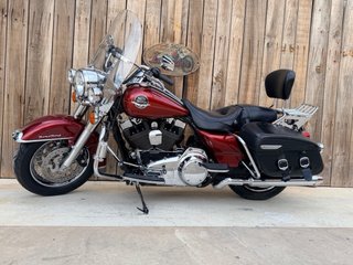 Harley Davidson Road King Classic Roja