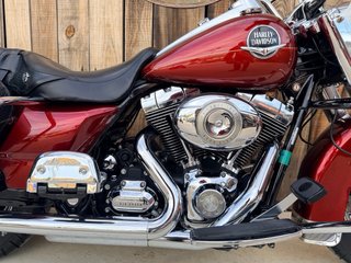 Harley Davidson Road King Classic Roja