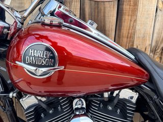 Harley Davidson Road King Classic Roja