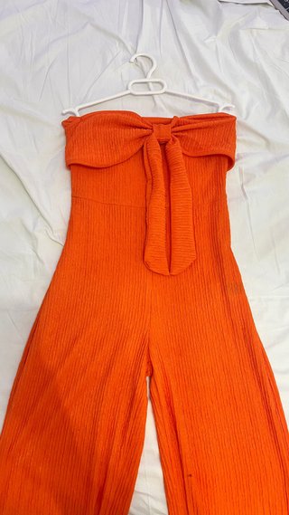 Mono naranja veraniego strapless con lazo
