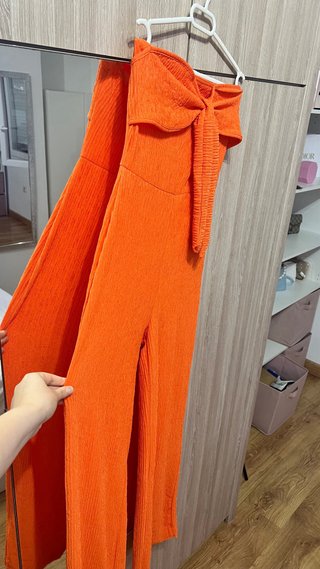 Mono naranja veraniego strapless con lazo
