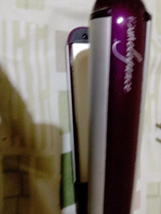 Plancha de pelo BaByliss púrpura y plateada