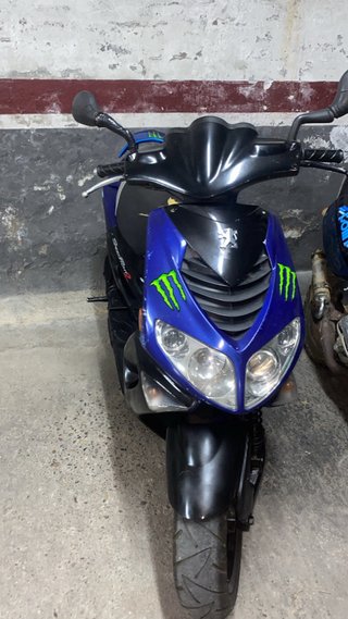 Scooter Peugeot Azul y Negro
