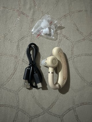 Audífono Beige con Carga USB